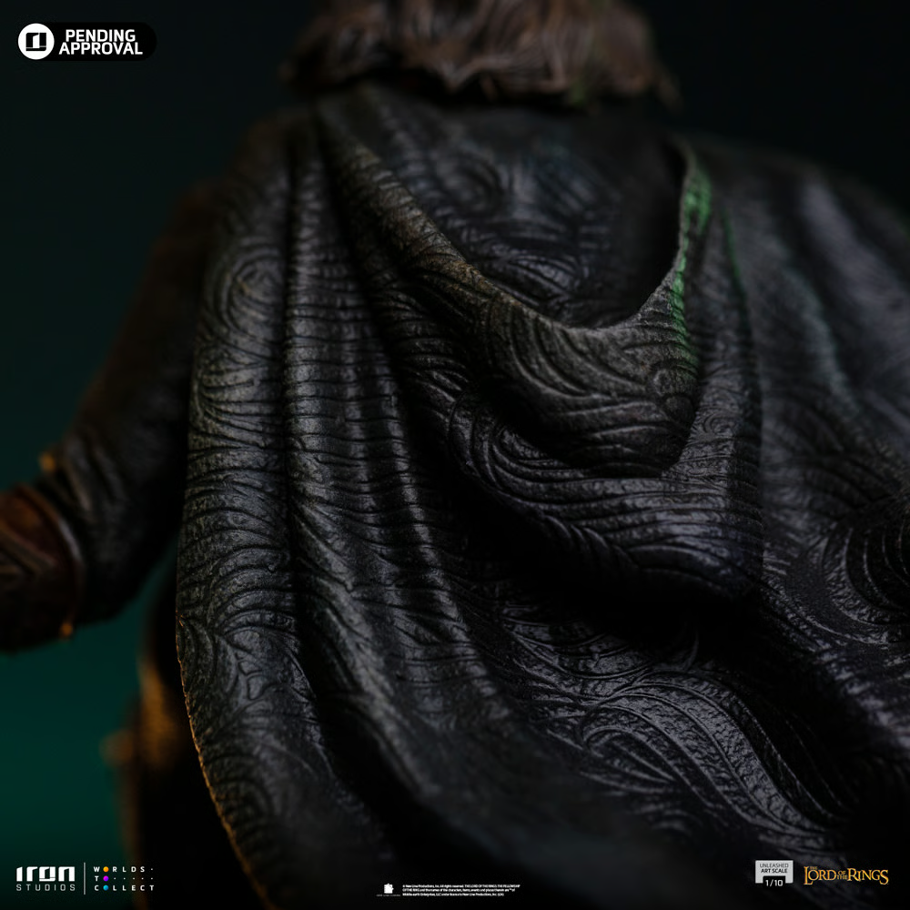 Aragorn Unleashed Statue